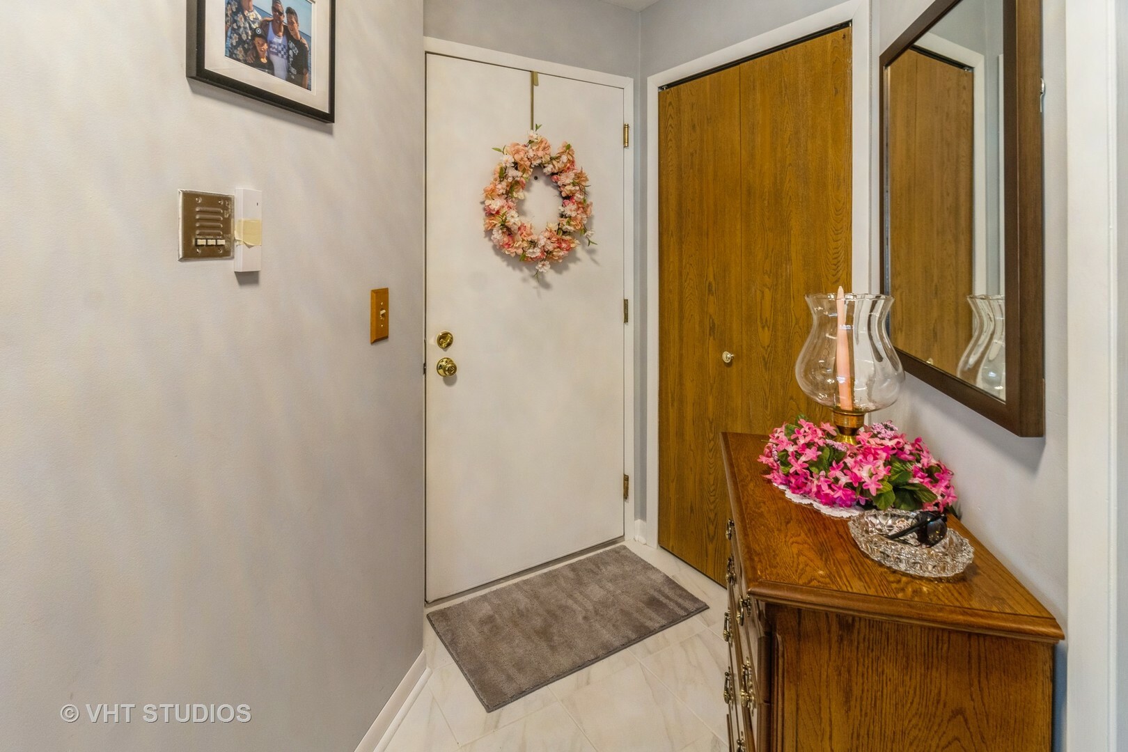 Property Photo:  360 Pembroke Court 1  IL 60193 