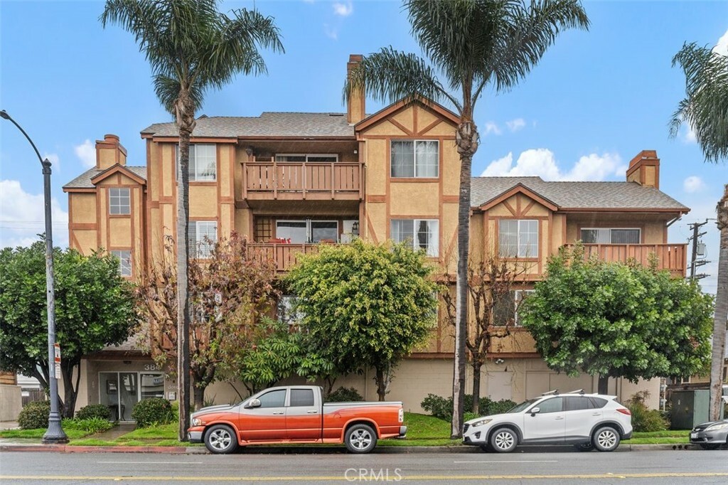 Property Photo:  384 Redondo Avenue 204  CA 90814 