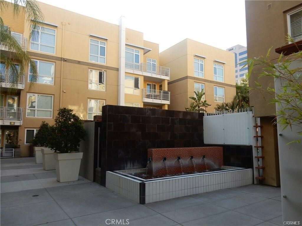 Property Photo:  21301 Erwin Street 423  CA 91367 