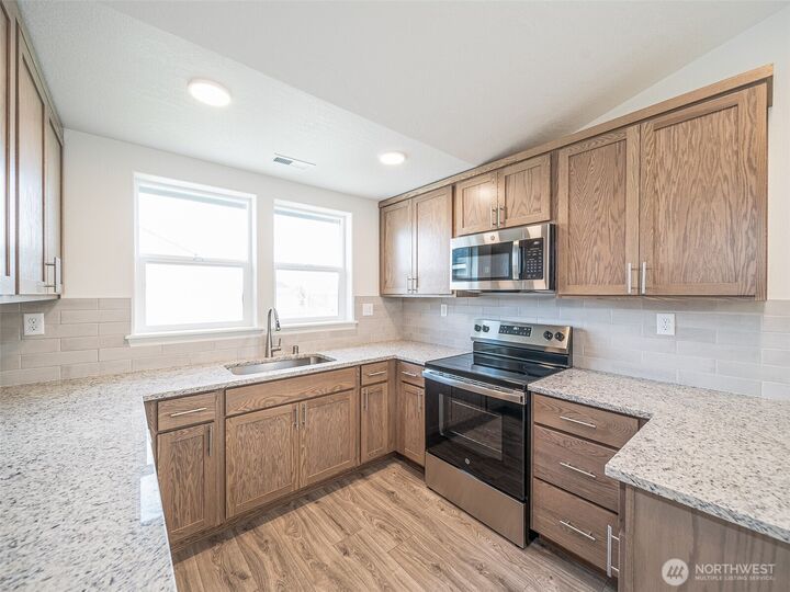Property Photo: 208 Newfield Drive WA 98837