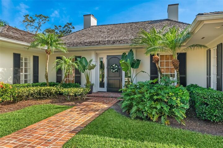 Property Photo: 190 Oleander Way FL 32963
