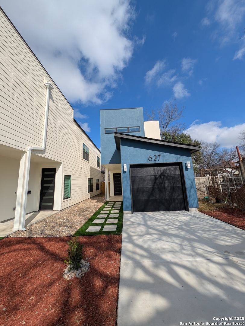 627 Essex St  San Antonio TX 78210 photo