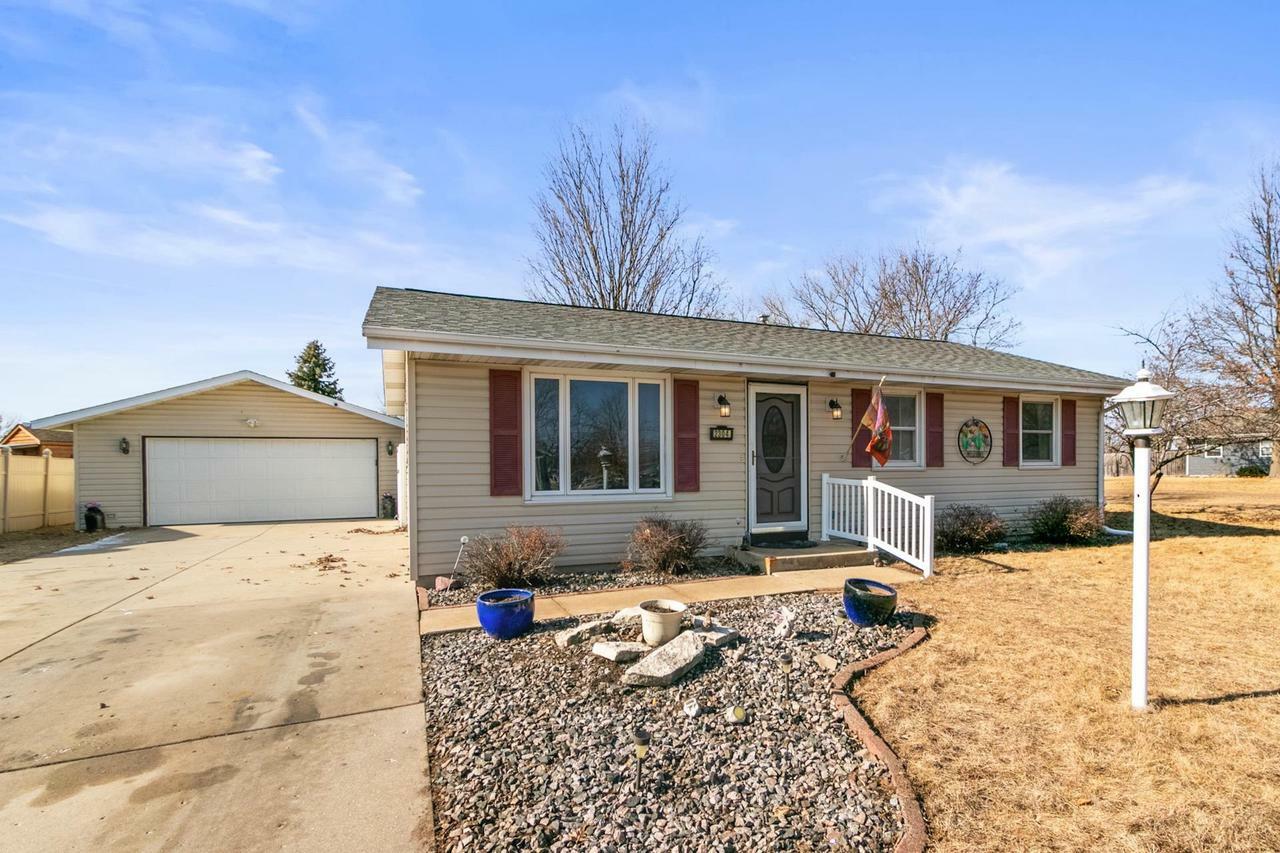 Property Photo:  2304 Garden Drive  WI 53546 