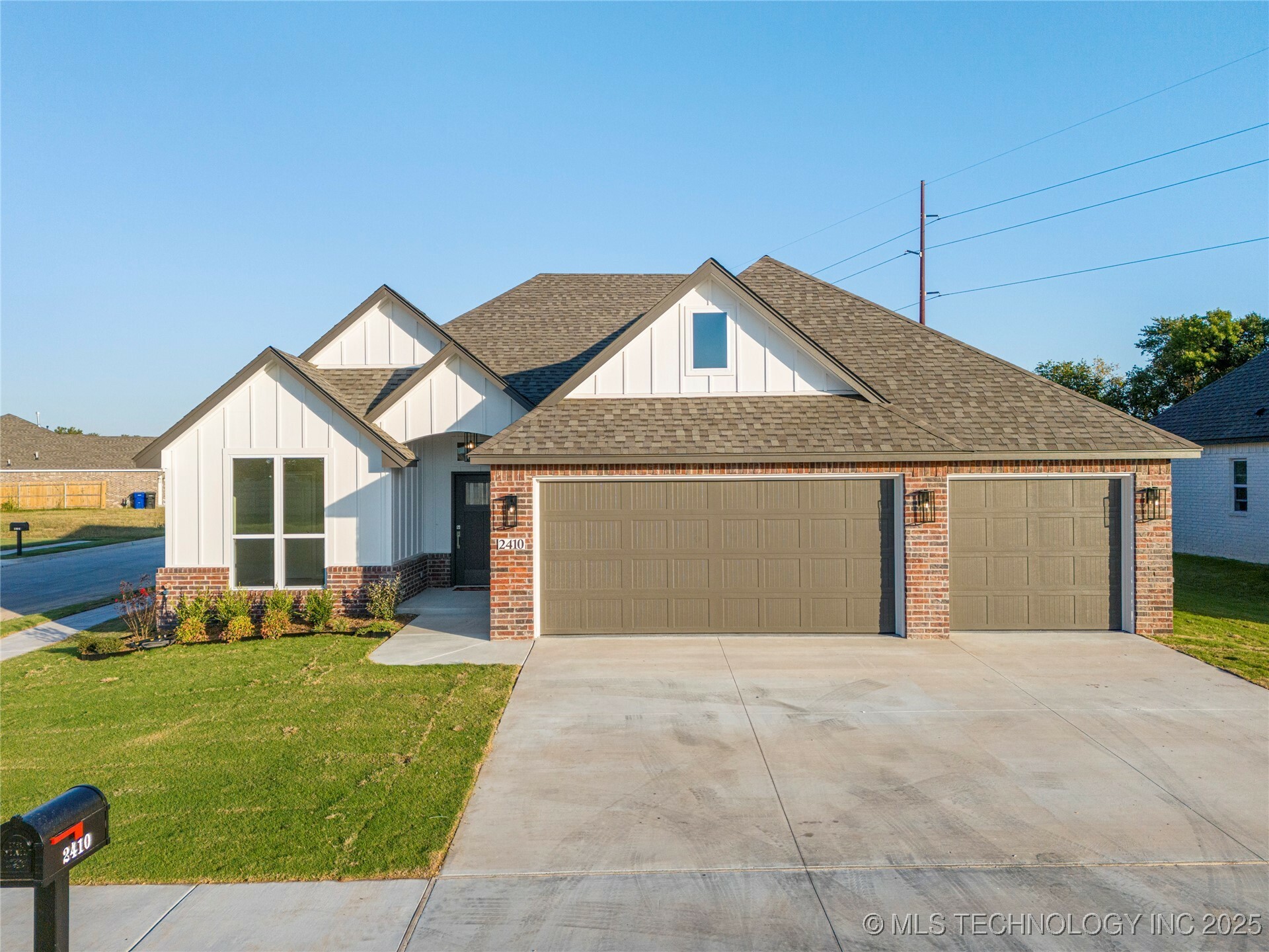 Property Photo: 2410 W Madison Street OK 74012