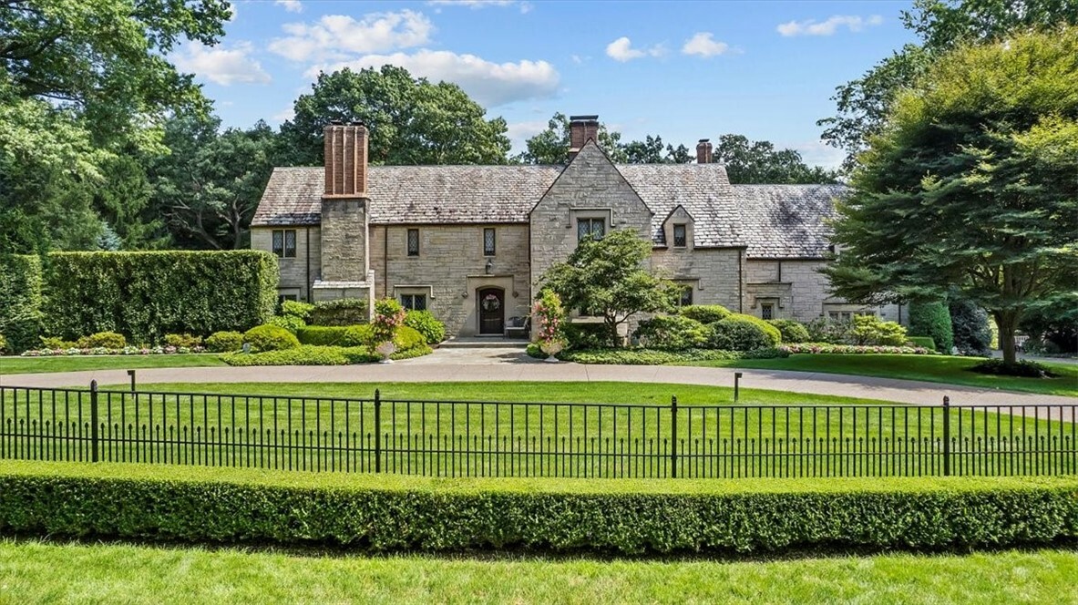 Property Photo: 134 South Dr PA 15238