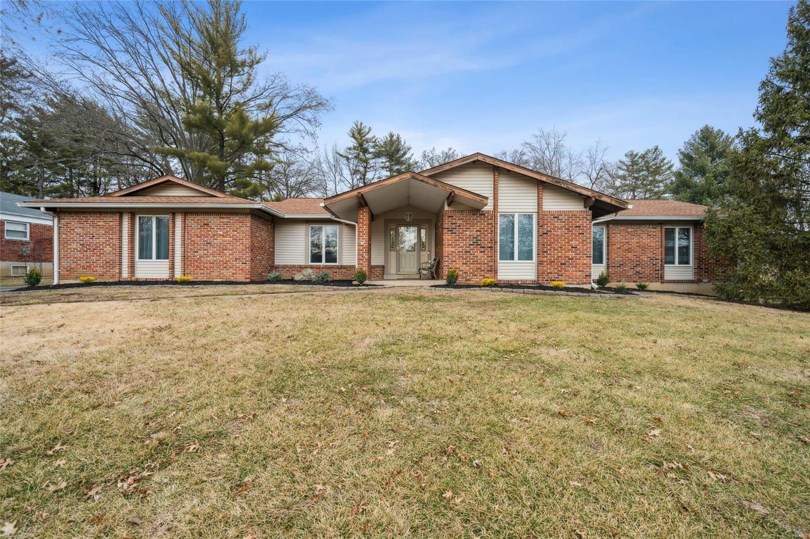 Property Photo:  14057 Ladue Road  MO 63017 