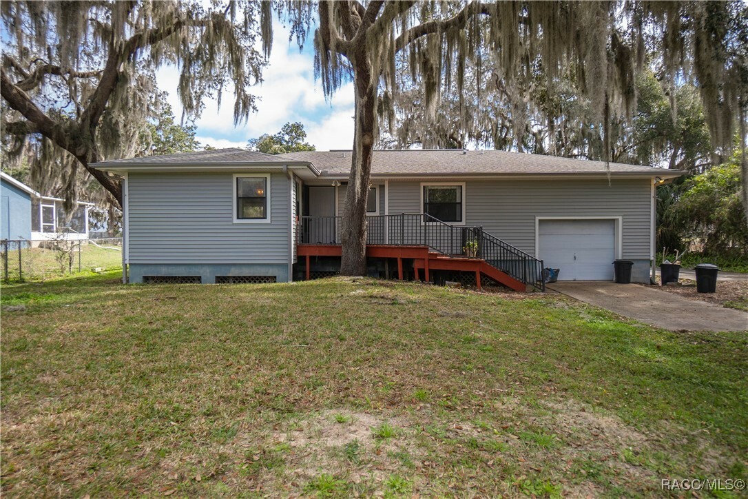Property Photo: 7722 E Allen Drive FL 34450