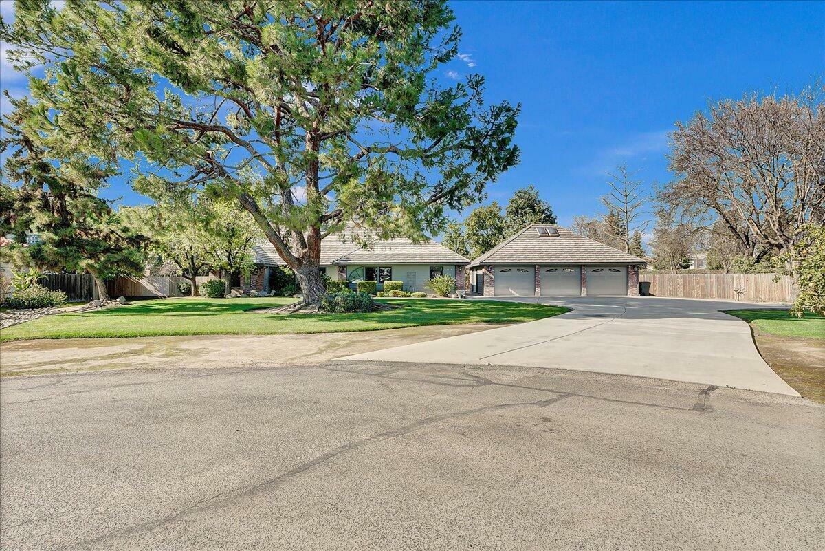 Property Photo:  1317 N Tommy Court  CA 93291 