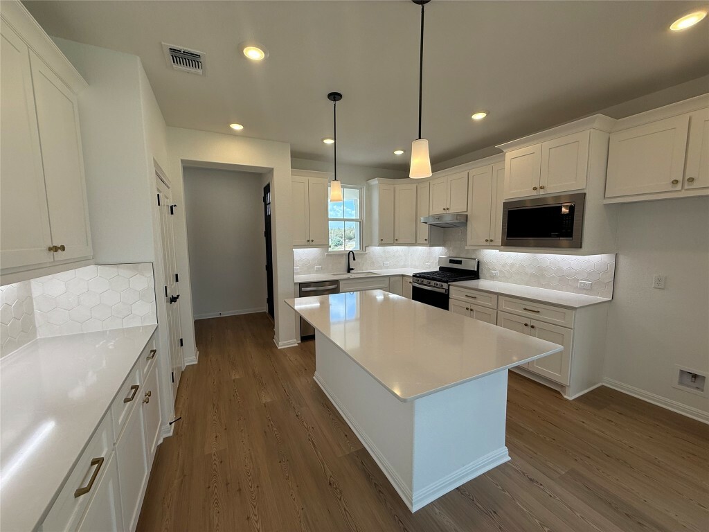 Property Photo: 105 Livewater Lane TX 78633