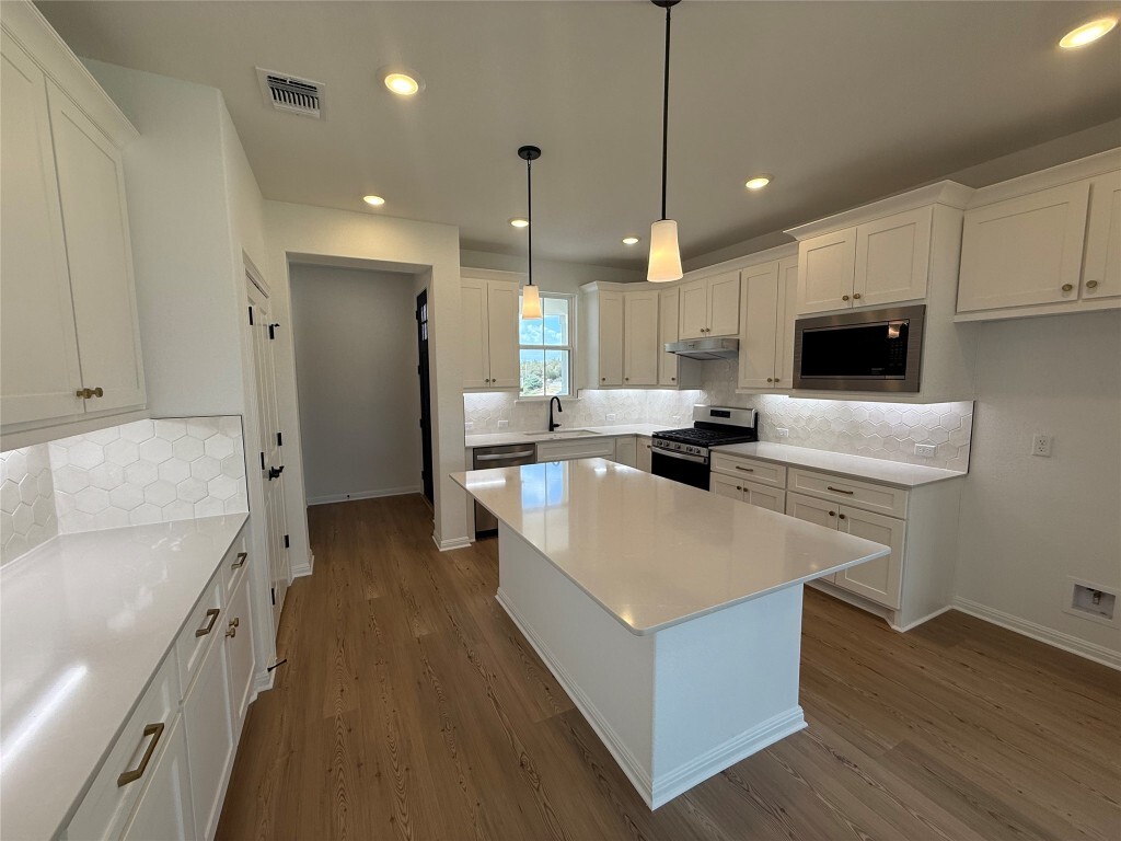 Property Photo: 105 Livewater Lane TX 78633