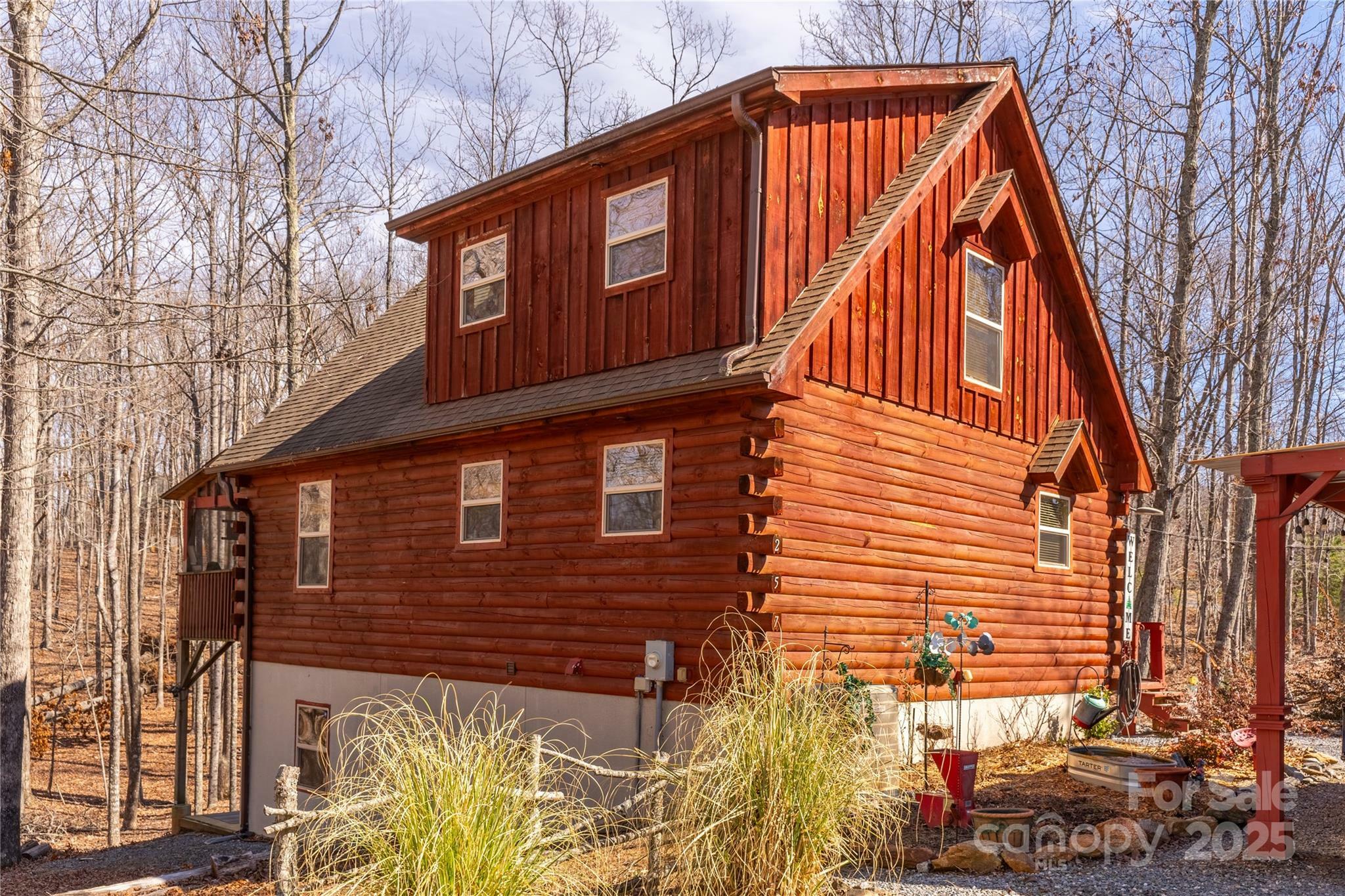 Property Photo: 257 Adirondack Trail NC 28761
