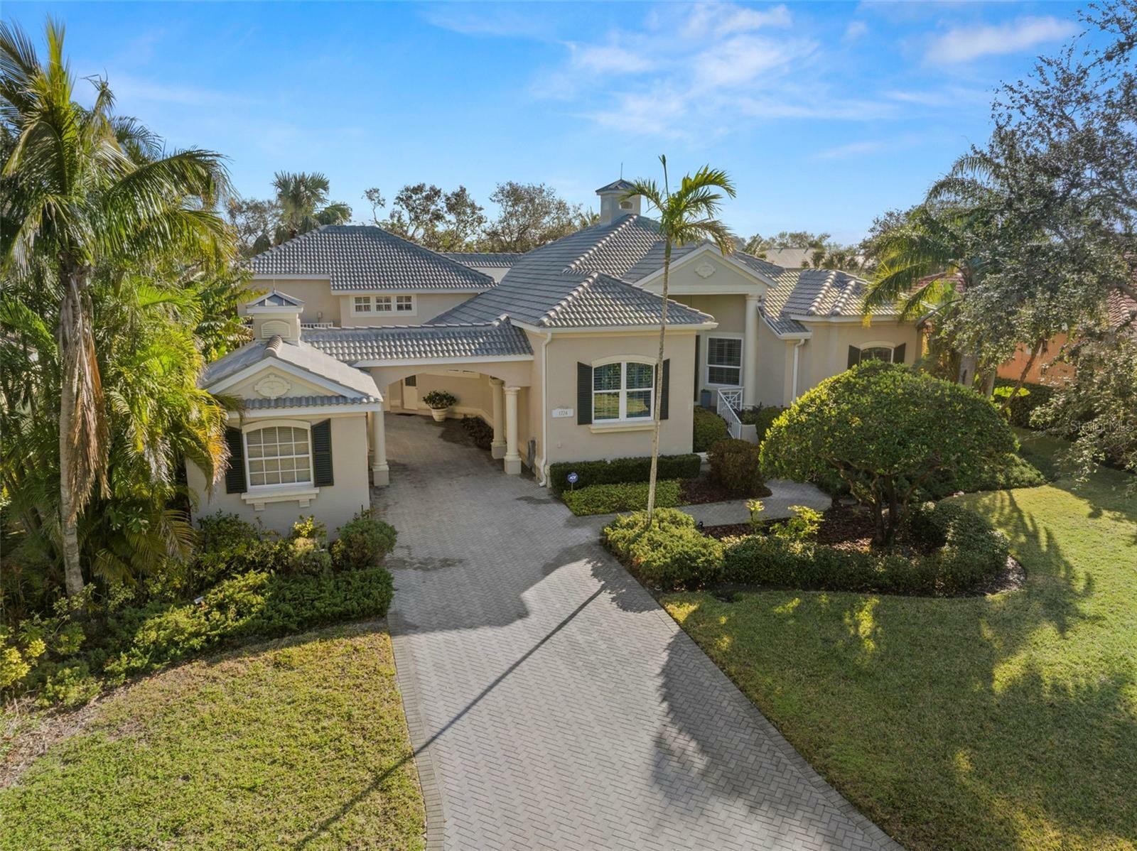 Property Photo: 1724 Amberwynd Circle W FL 34221