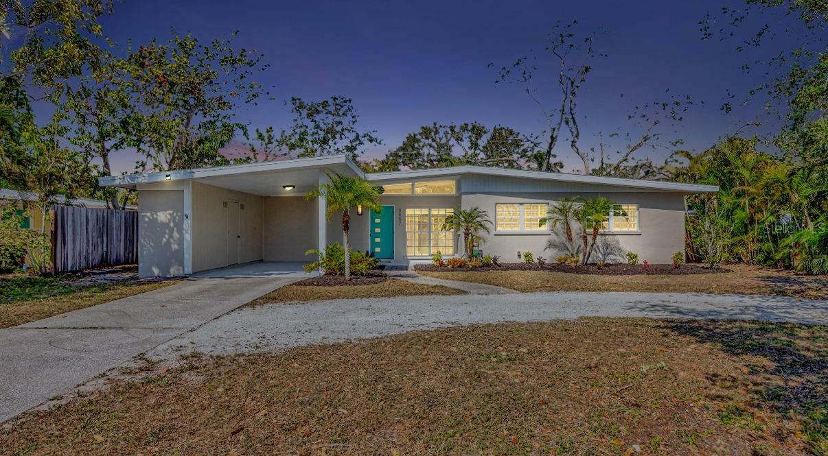 Property Photo:  2857 Wood Street  FL 34237 