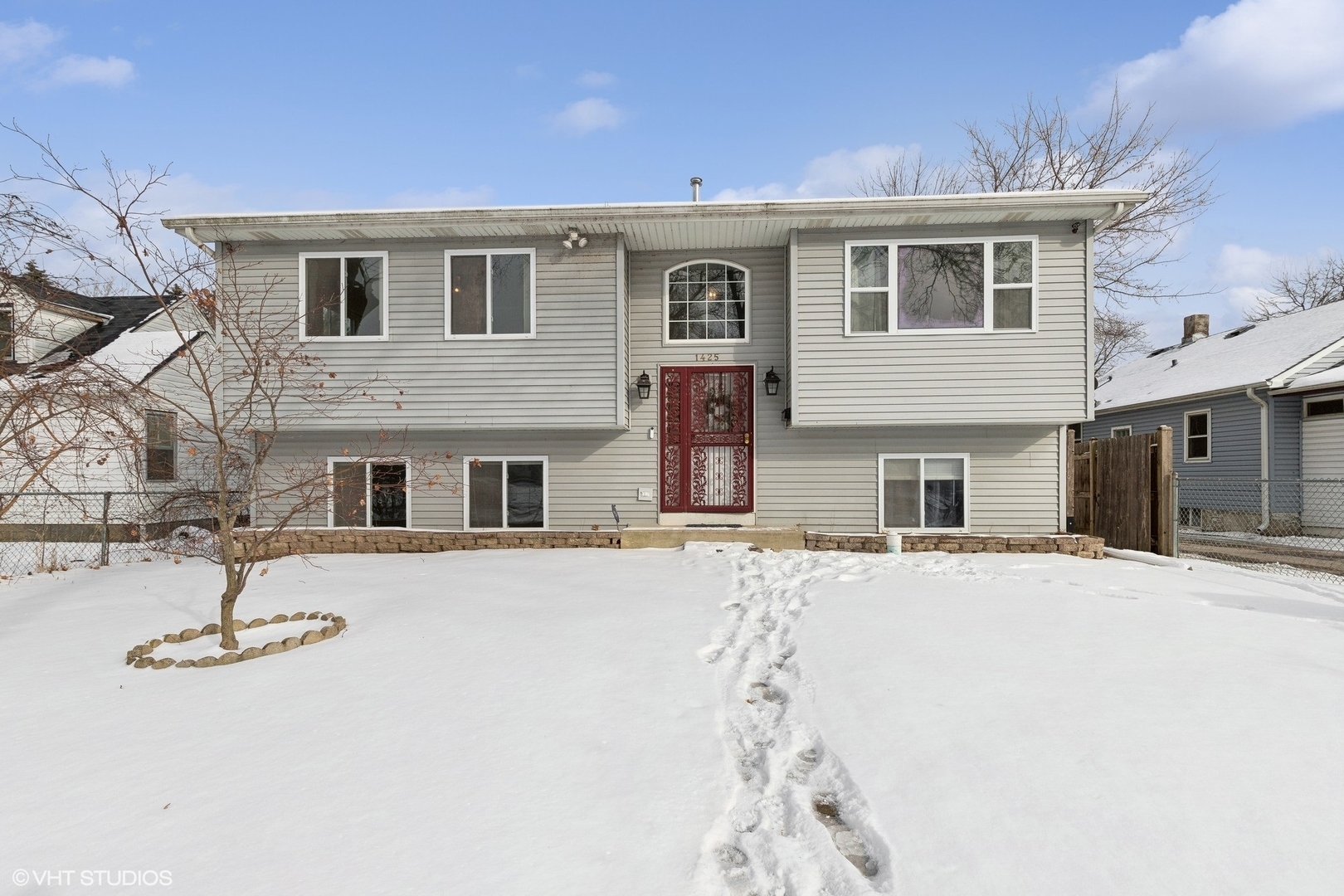 Property Photo:  1425 Grove Avenue  IL 60064 