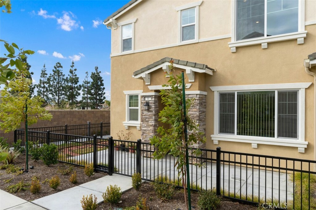 Property Photo:  16651 Wyndham Lane 8  CA 92336 