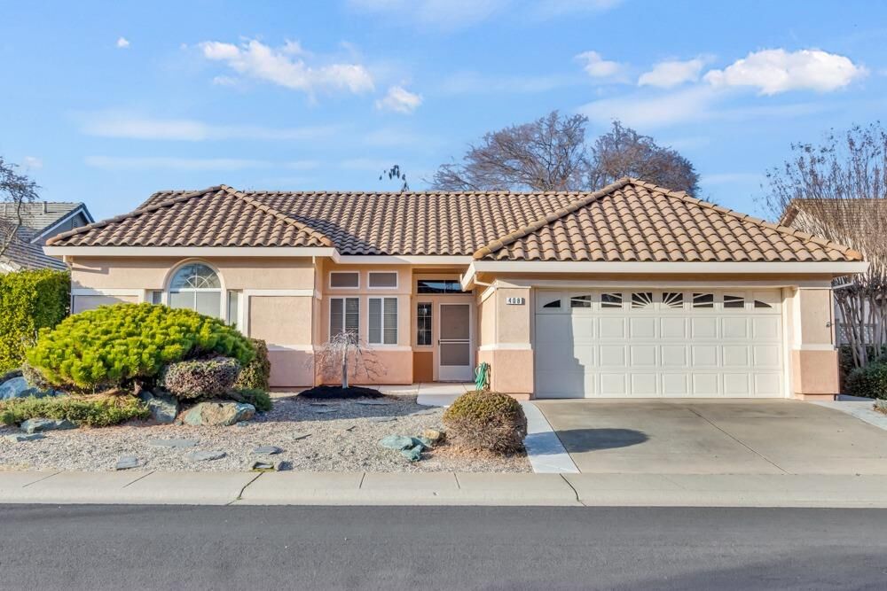 Property Photo: 408 Heller Court CA 95747