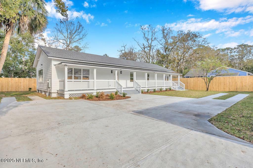 Property Photo: 1237 Lechlade Street FL 32205