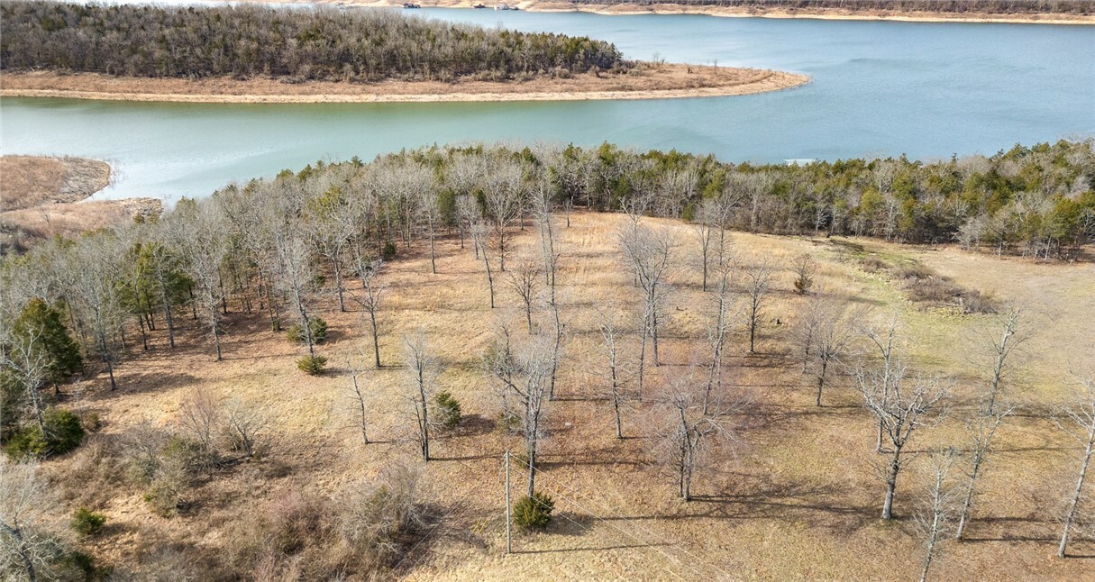 Property Photo: 7301 E Harbor Drive AR 72644