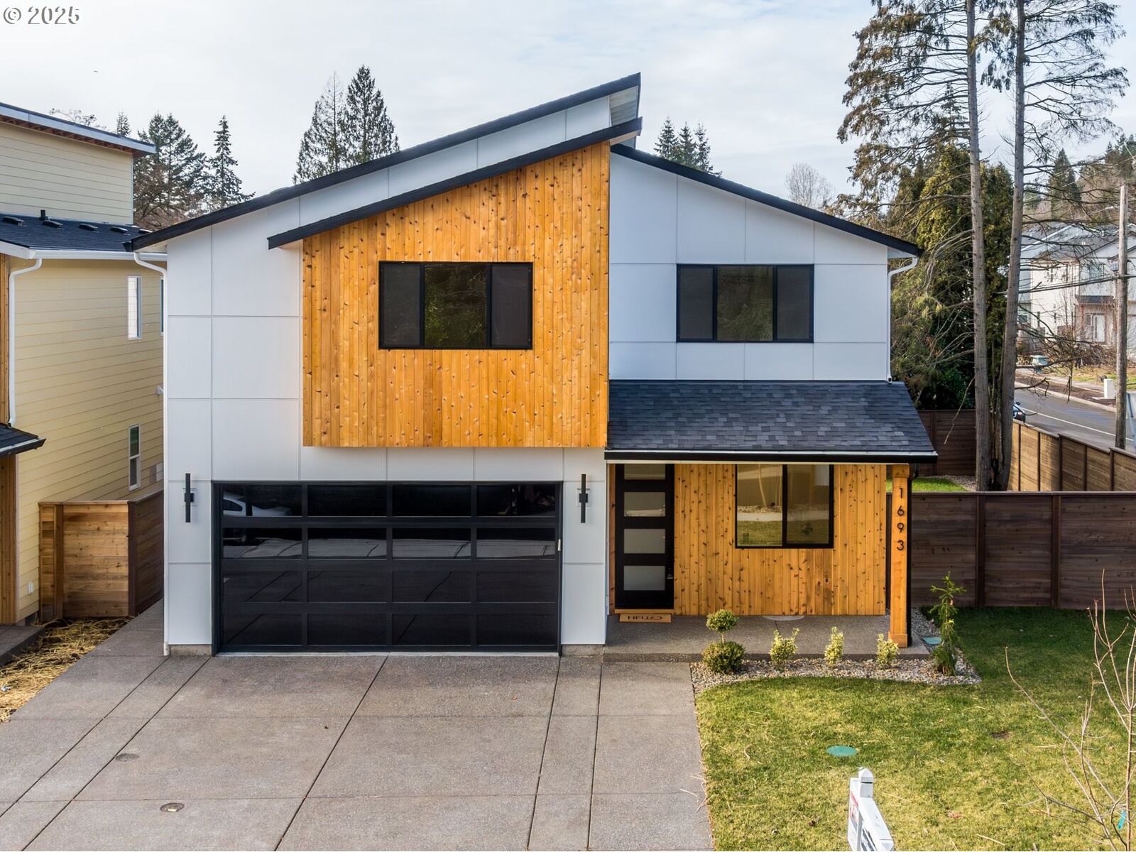 Property Photo: 1693 N 25th St WA 98671