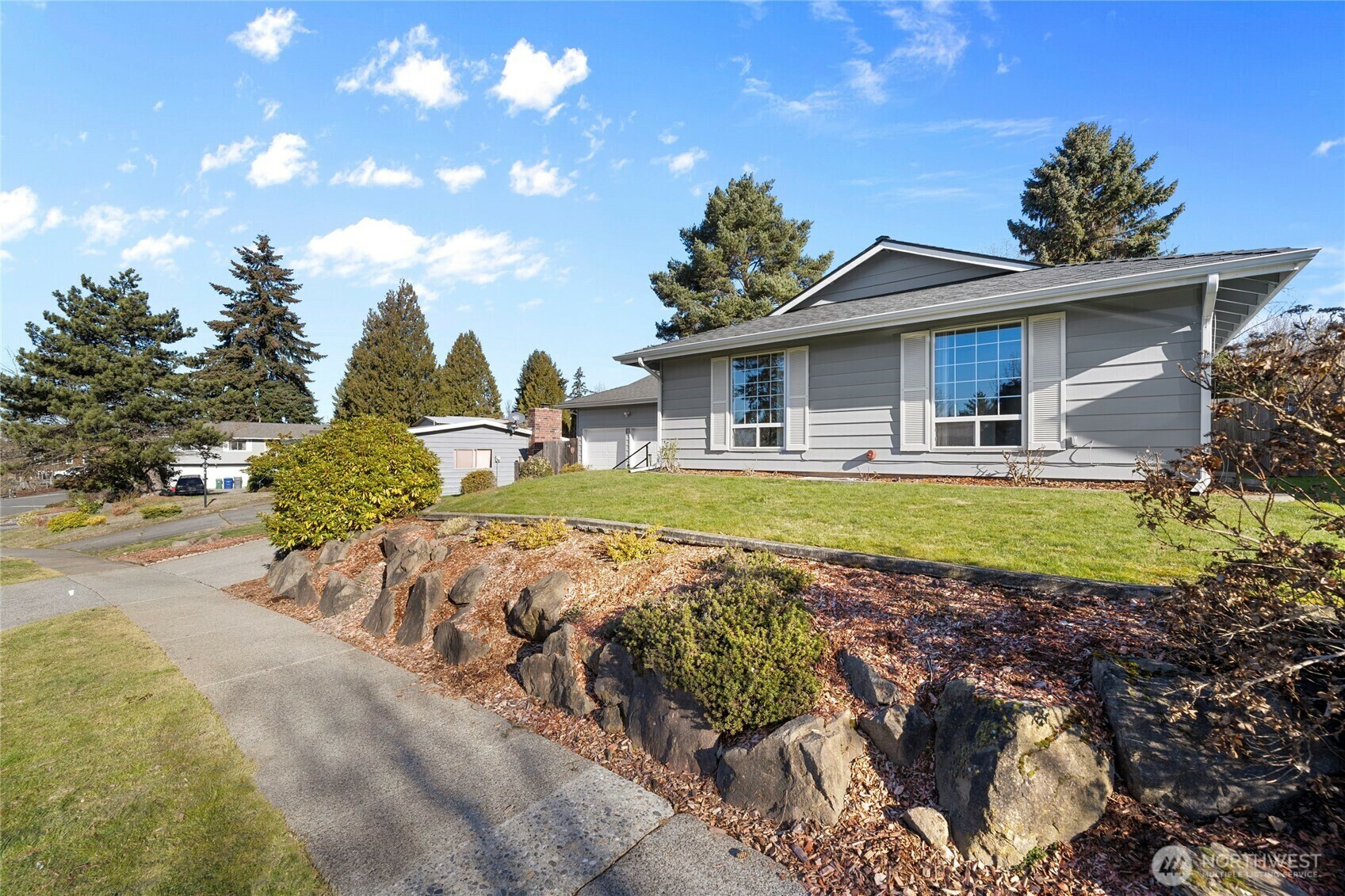 Property Photo:  2708  Morris Avenue S  WA 98055 