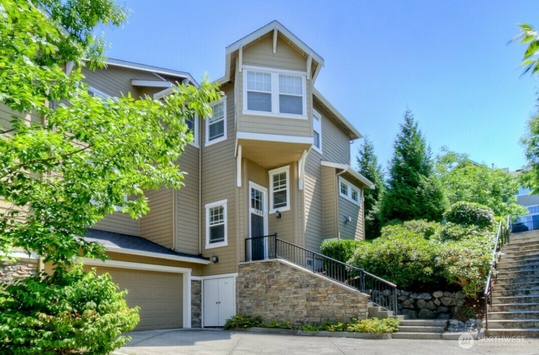 Property Photo:  1904  Juneberry Court NE 1904  WA 98029 