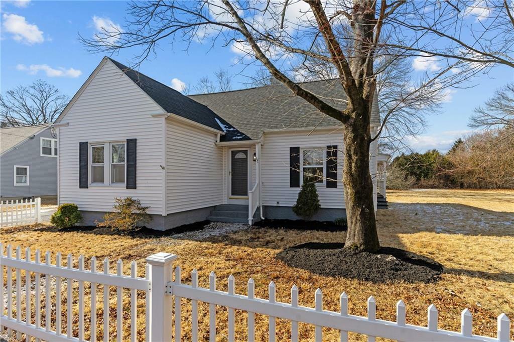 Property Photo:  131 Nausauket Road  RI 02886 