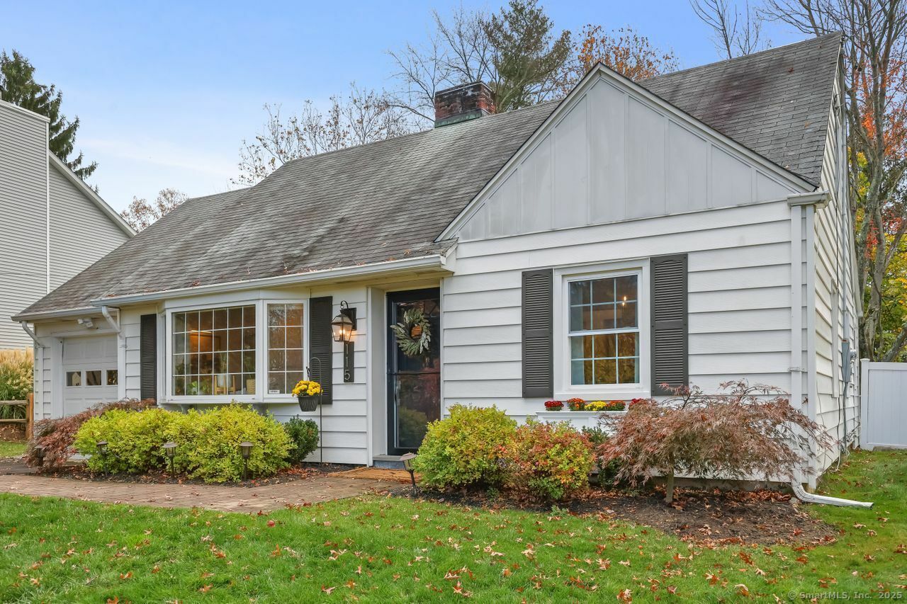 Property Photo:  115 Long Hill Drive  CT 06902 