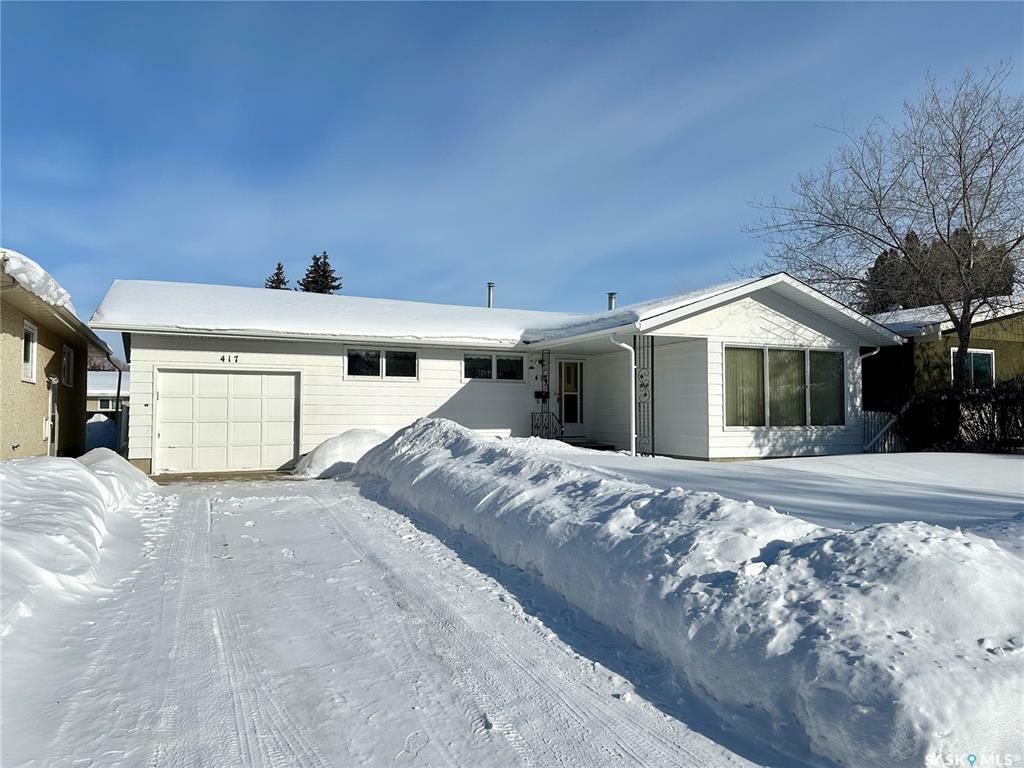 Property Photo:  417 East Place  SK S7J 2Y7 