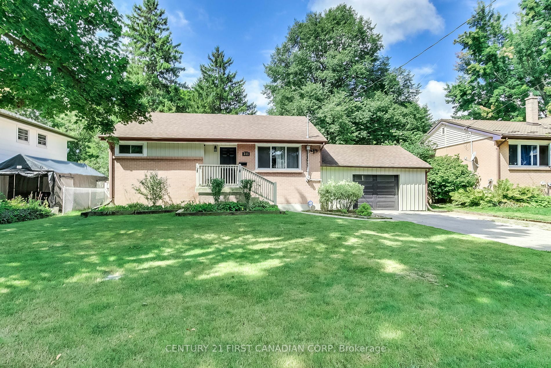 Property Photo:  311 Wedgewood Dr  ON N5Y 2G7 