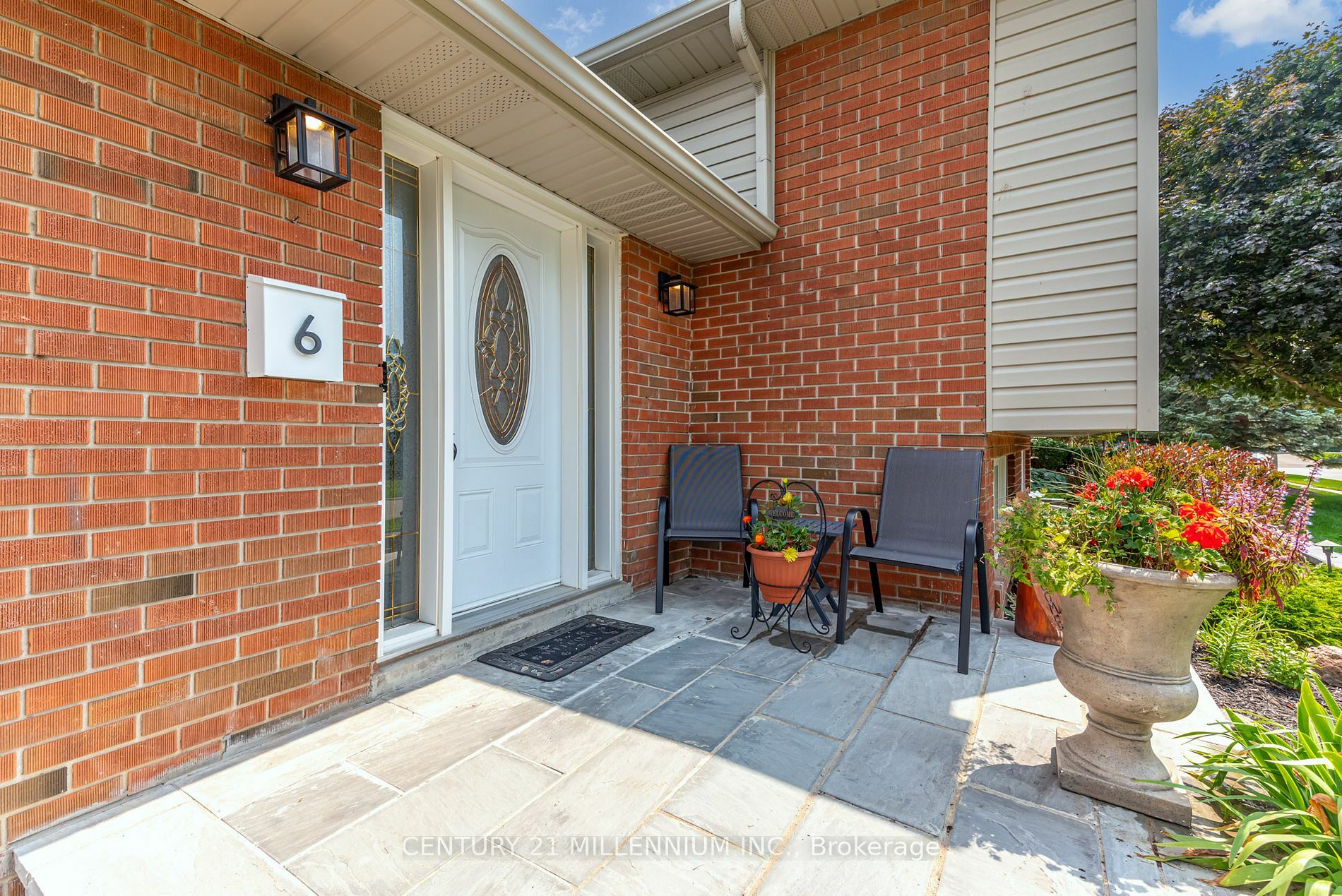 Property Photo:  6 Ridgehill Dr  ON L6Y 2C4 