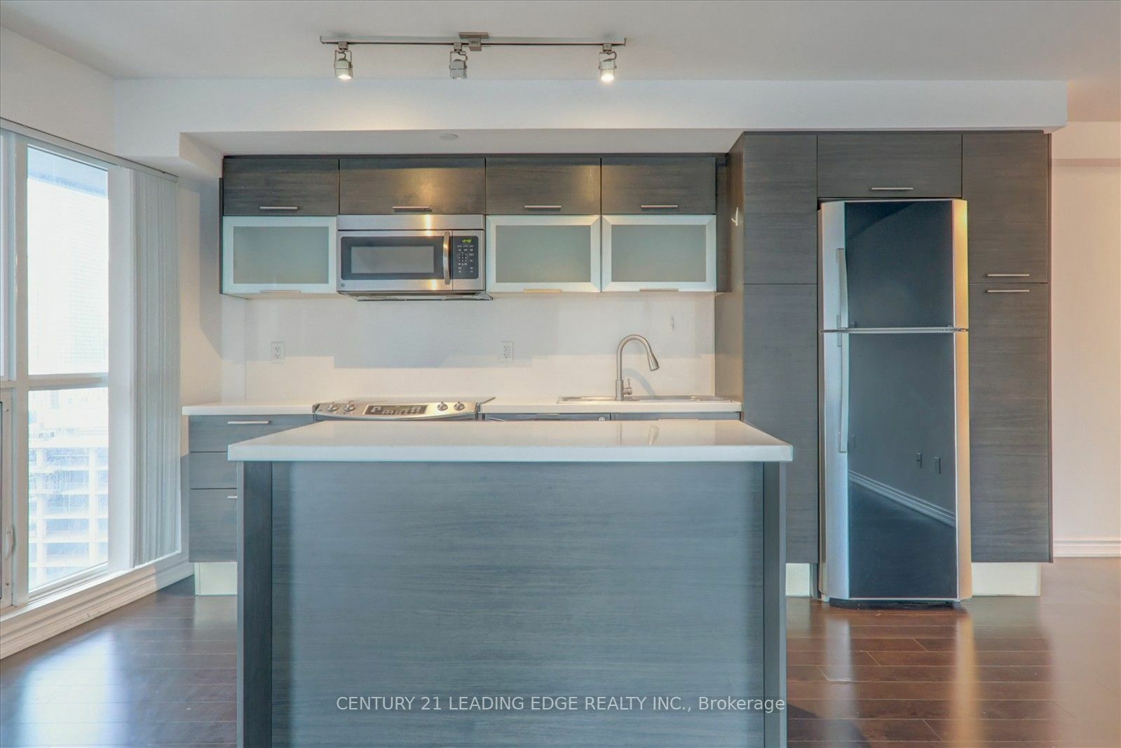 Property Photo:  386 Yonge St 1002  ON M5B 0A5 