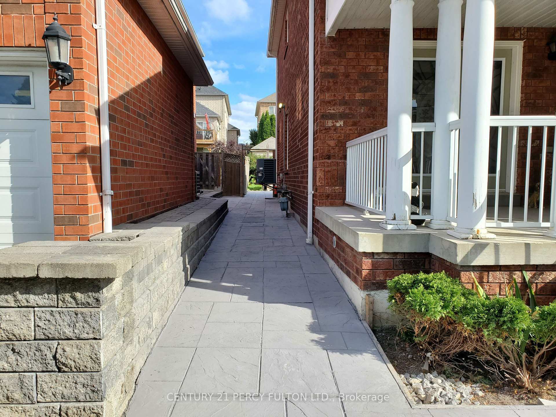 Photo de la propriété: 89 Woodcock Avenue ON L1T 4L7