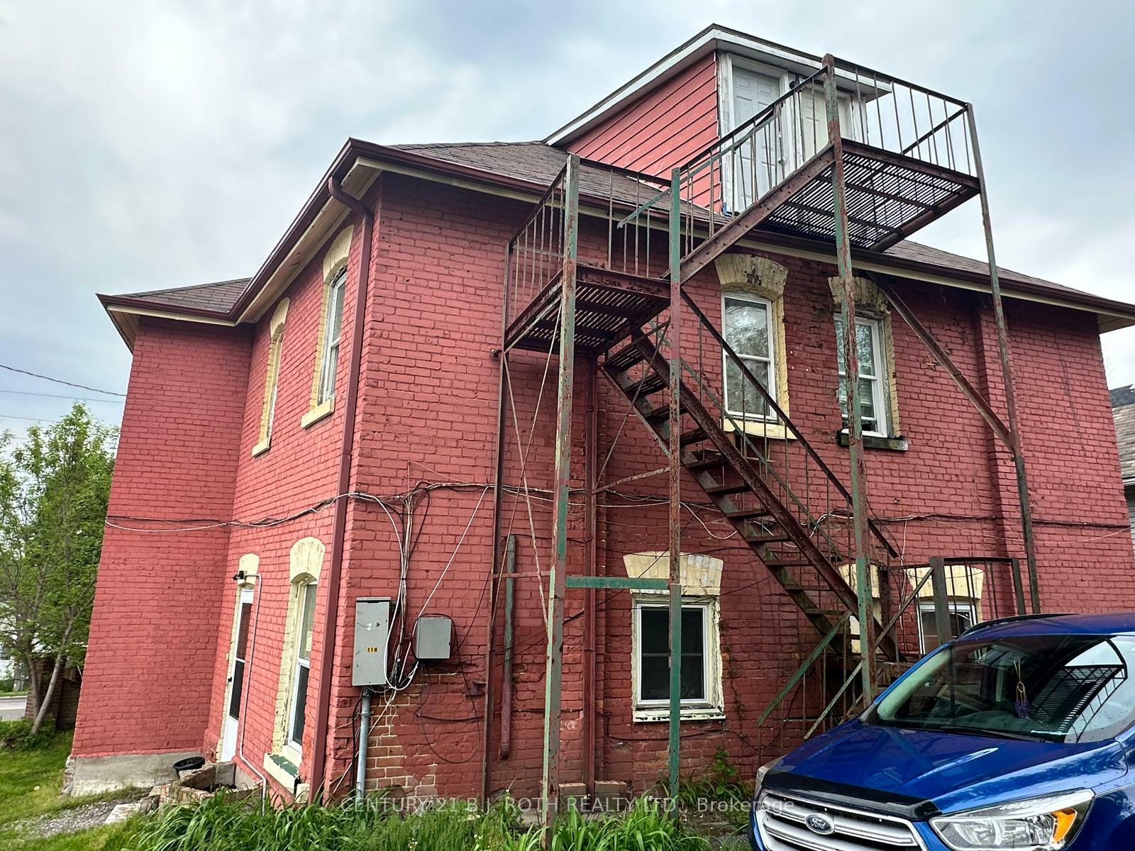 Photo de la propriété: 99 Mulcaster St ON L4M 3M7