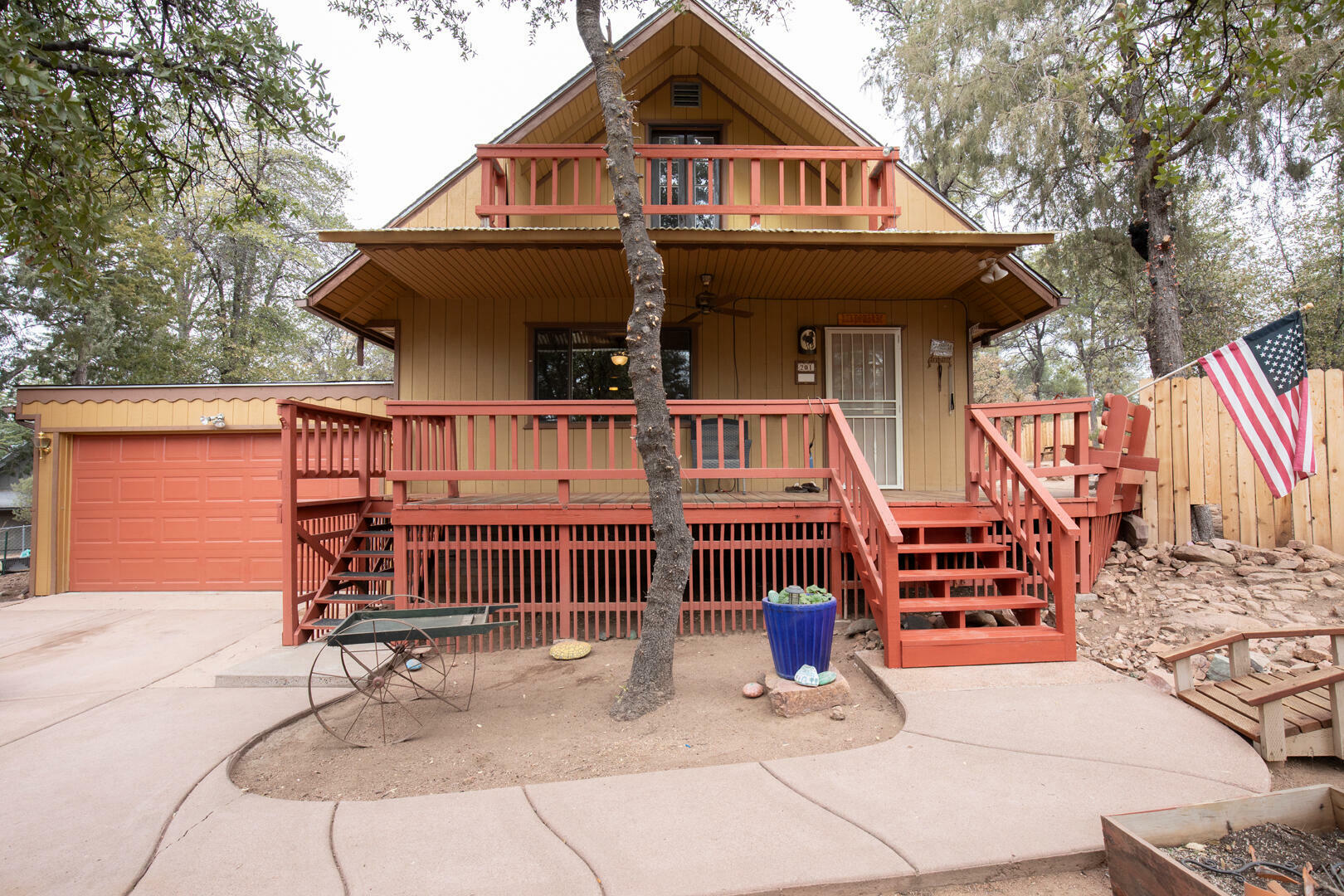 Property Photo: 201 E Pinecone Circle AZ 85541