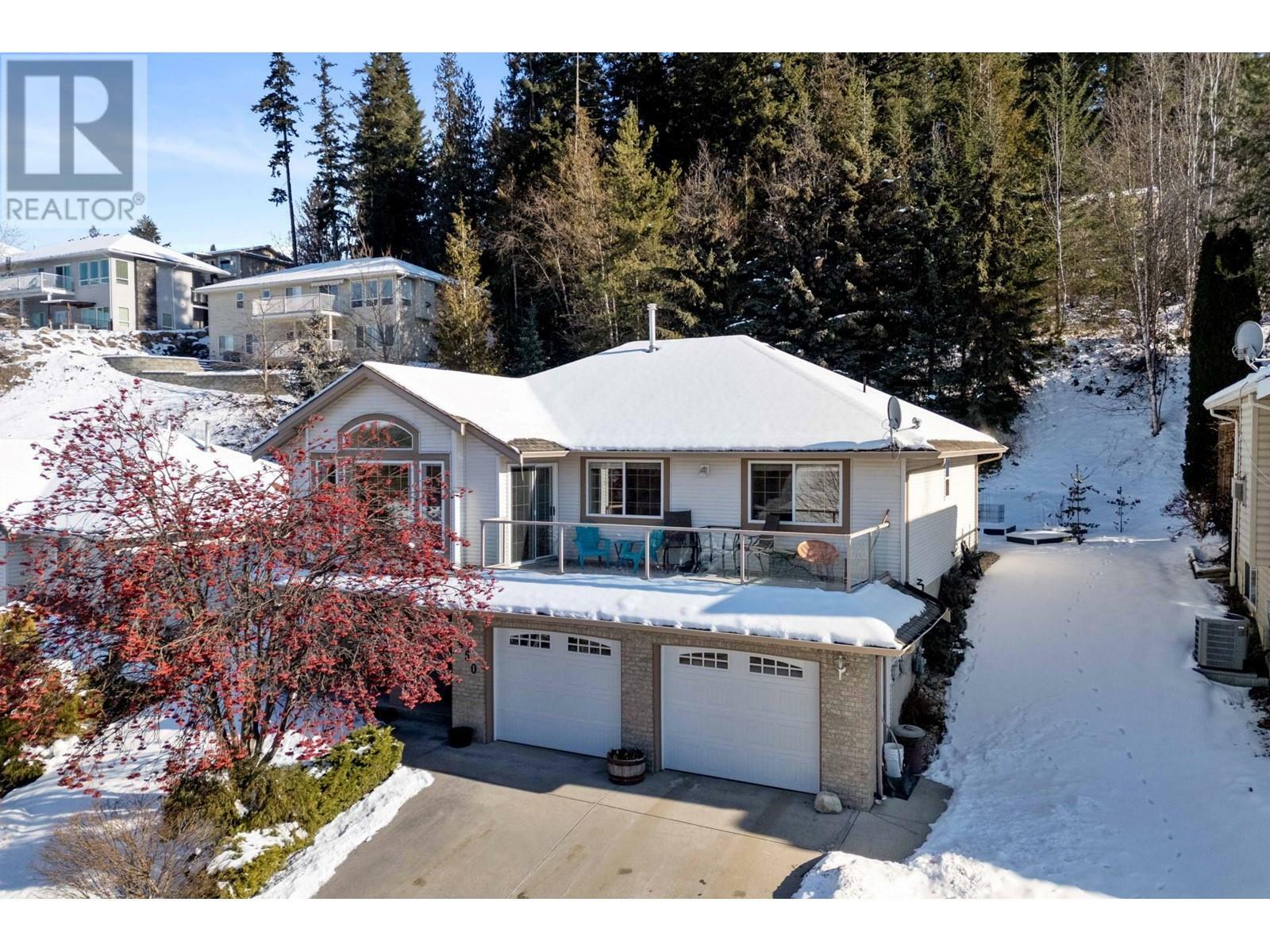 Property Photo:  450 17 Street Southeast  BC V1E 1R7 