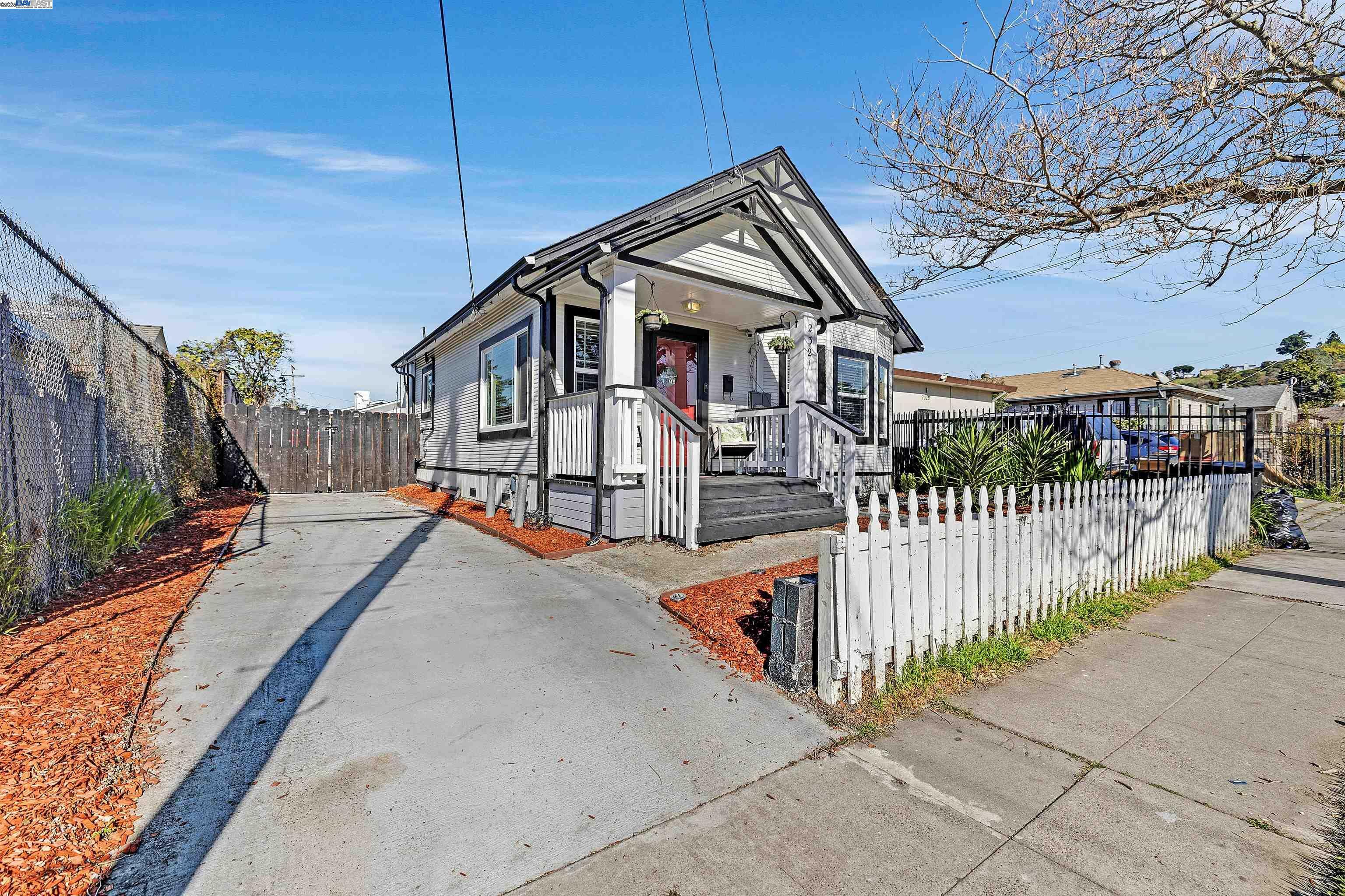 Property Photo:  2321 88th Ave  CA 94605 