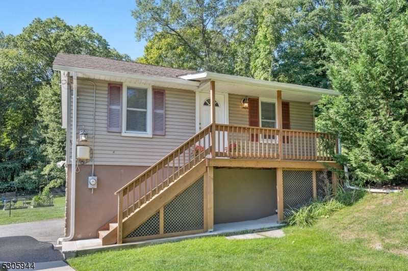 Property Photo:  26 Old Brookside Rd  NJ 07869 