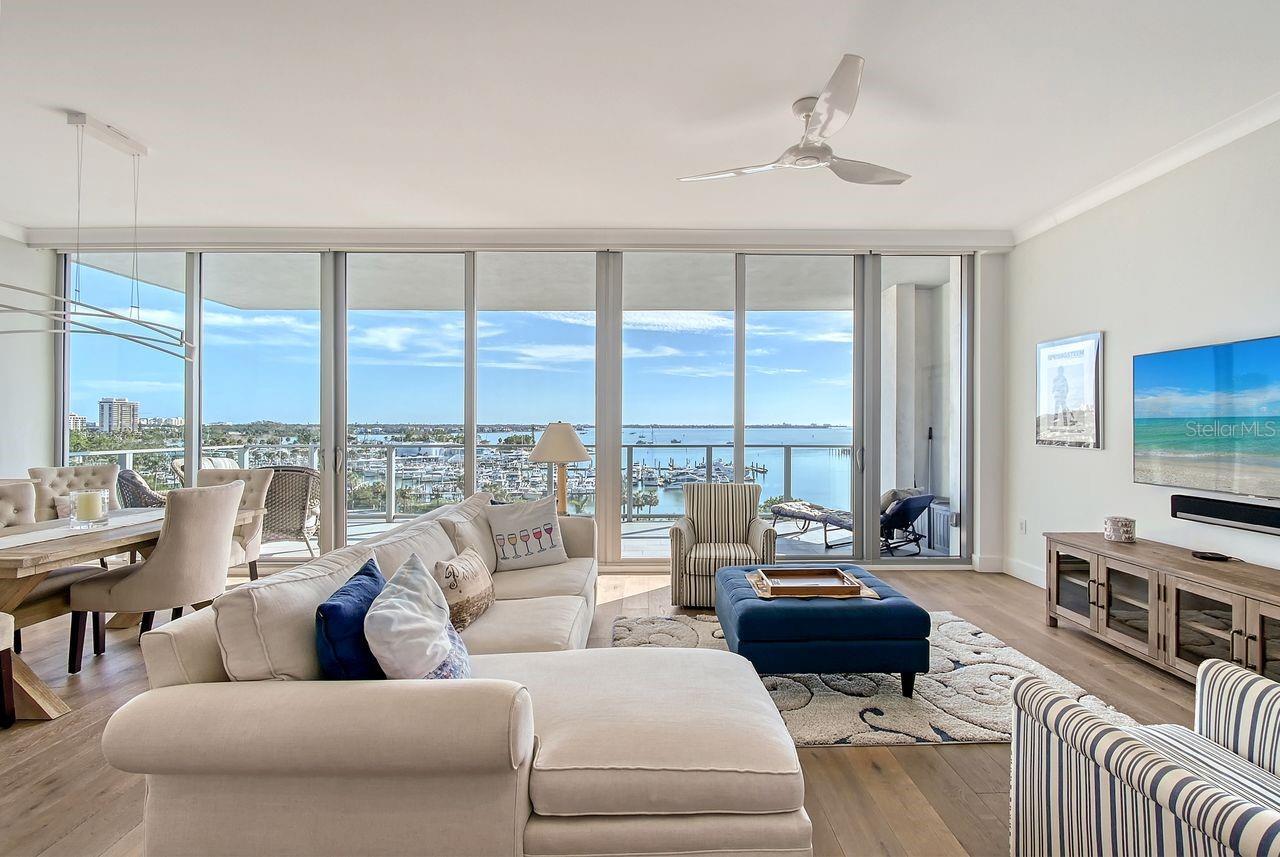 Property Photo: 1155 N Gulfstream Avenue 607 FL 34236
