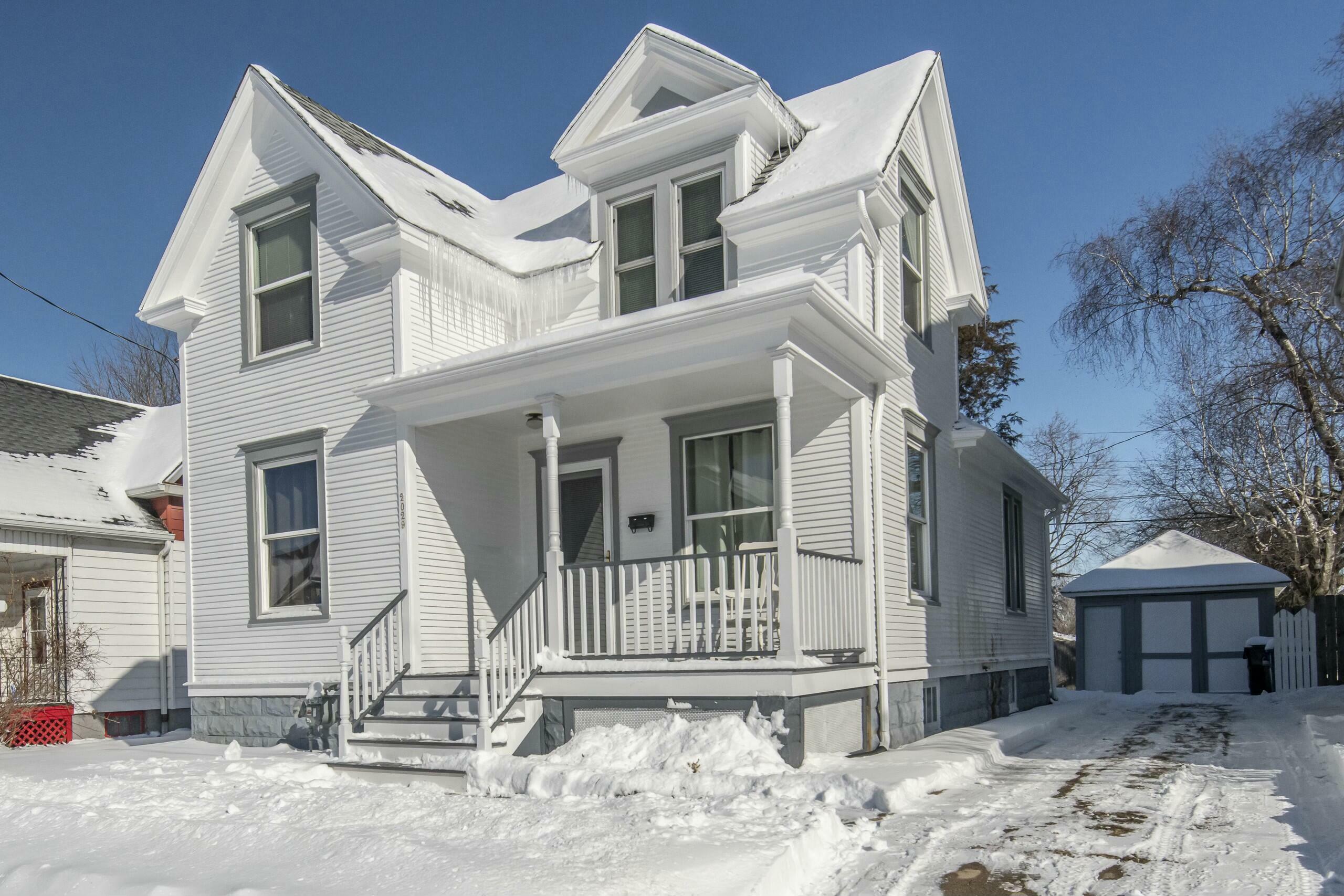 Property Photo:  2029 Carter St  WI 53402 