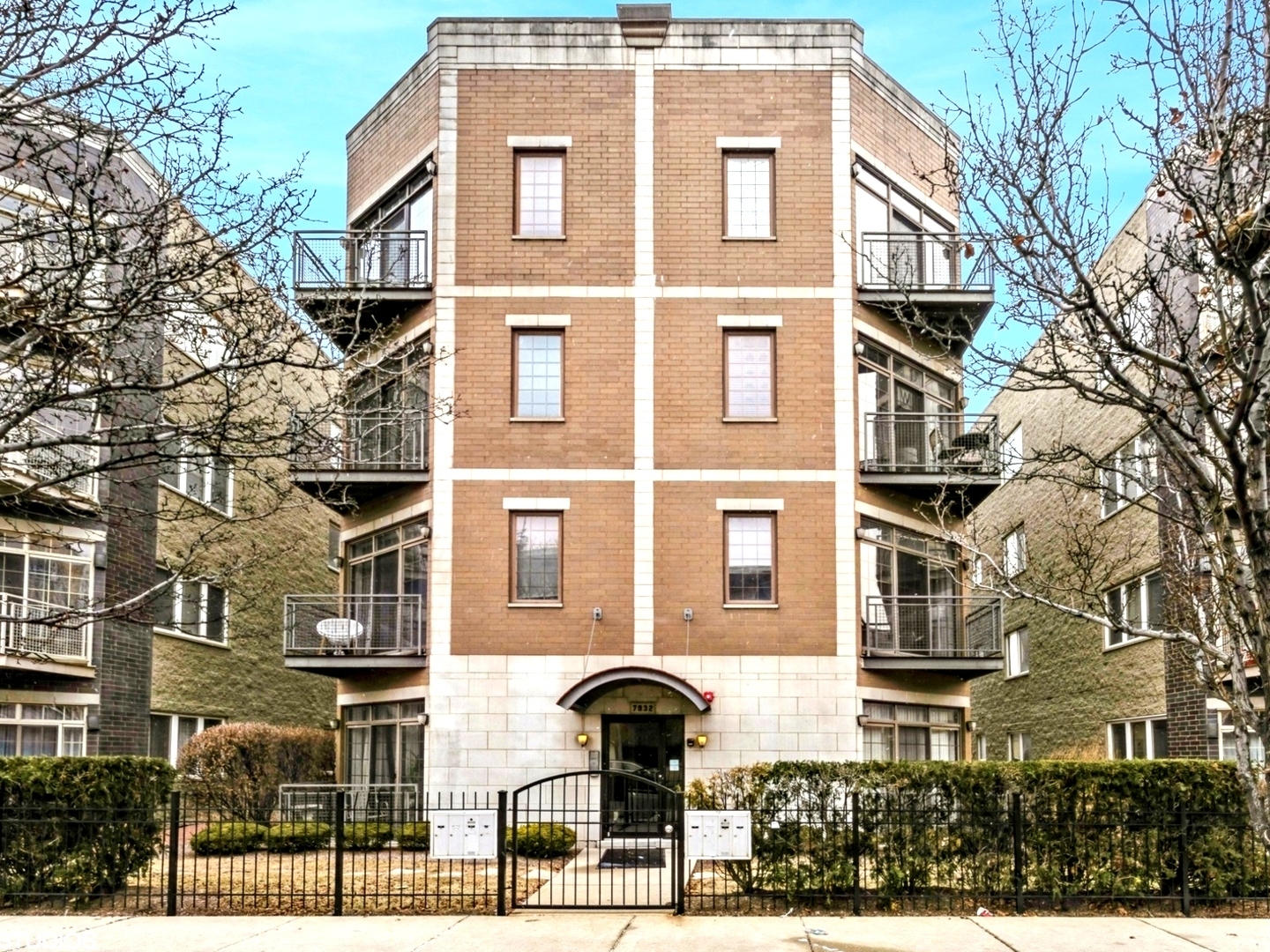 Property Photo: 7932 W Grand Avenue 2E IL 60707