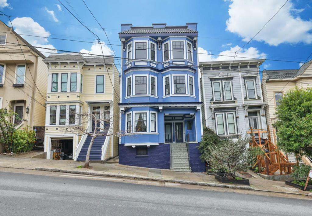 Property Photo:  672 Castro Street  CA 94114 