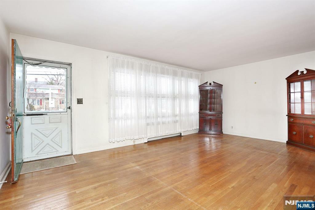 Property Photo:  429 Maple Hill Drive  NJ 07601 