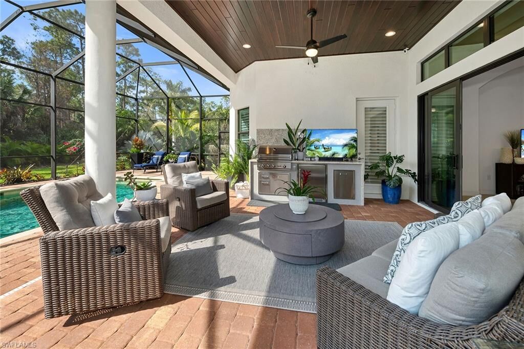 Property Photo: 6231 Brunello Ln FL 34113