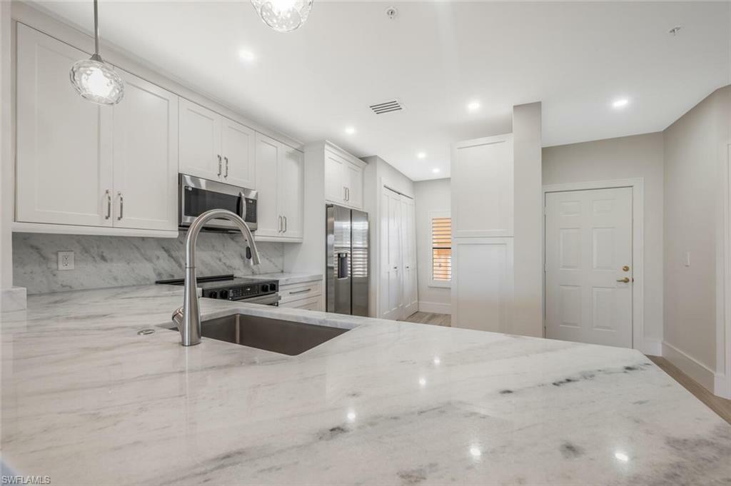 Property Photo: 230 Vintage Cir A204 FL 34119