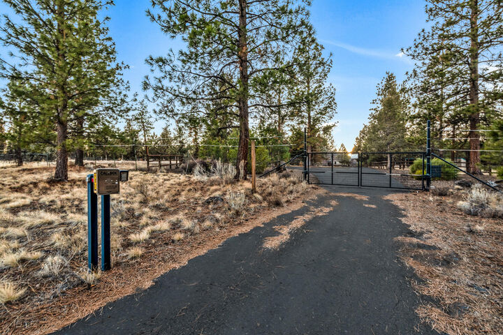 18790 Hakamore Drive  Bend OR 97703 photo