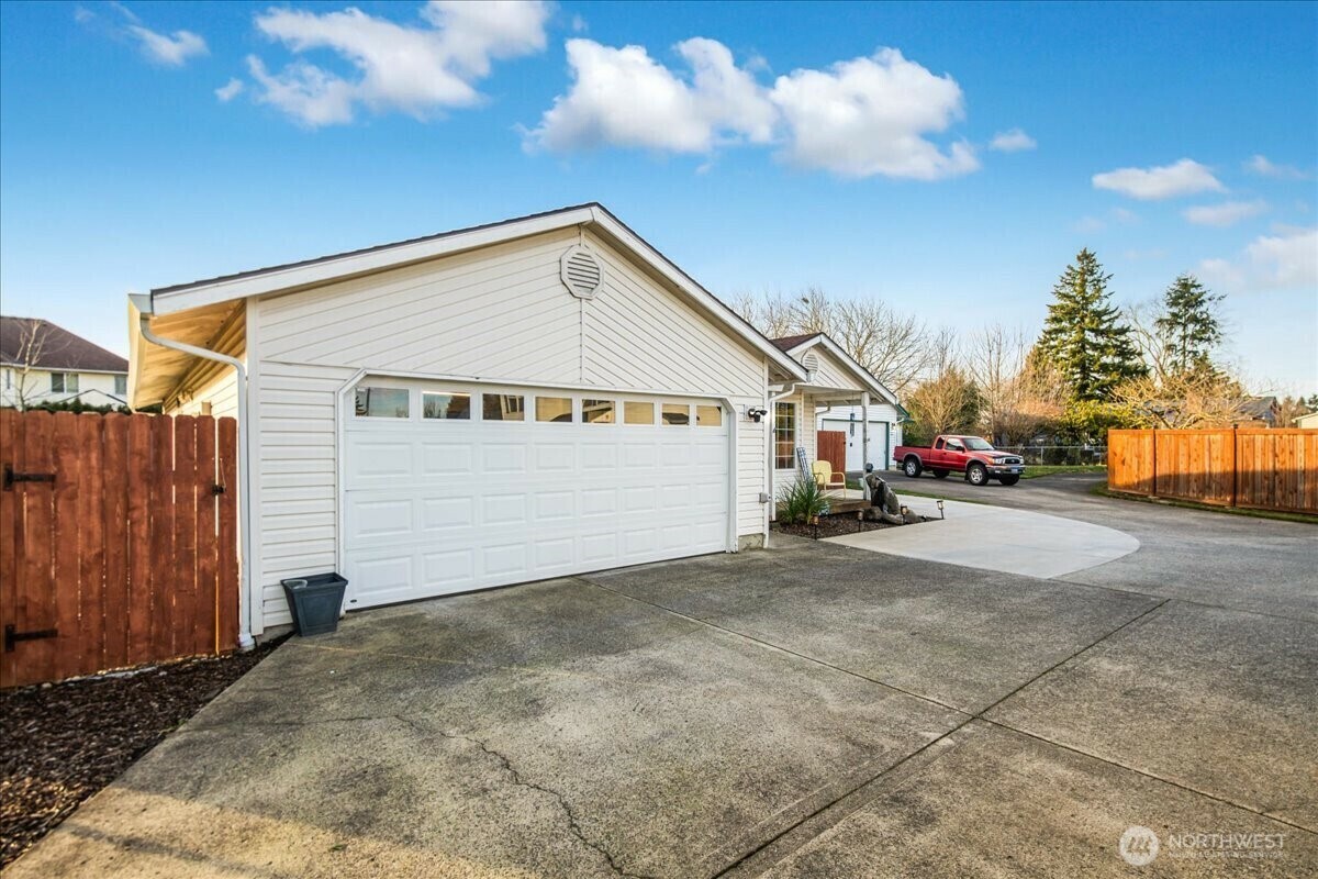 Property Photo:  9510 NW 12th Court  WA 98665 