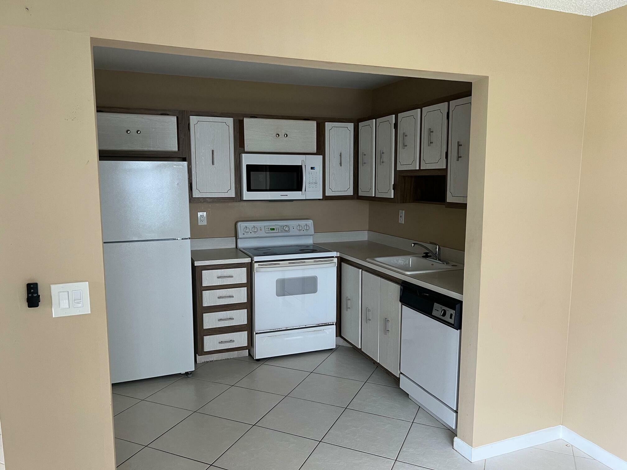 Property Photo: 119 Flanders C FL 33484
