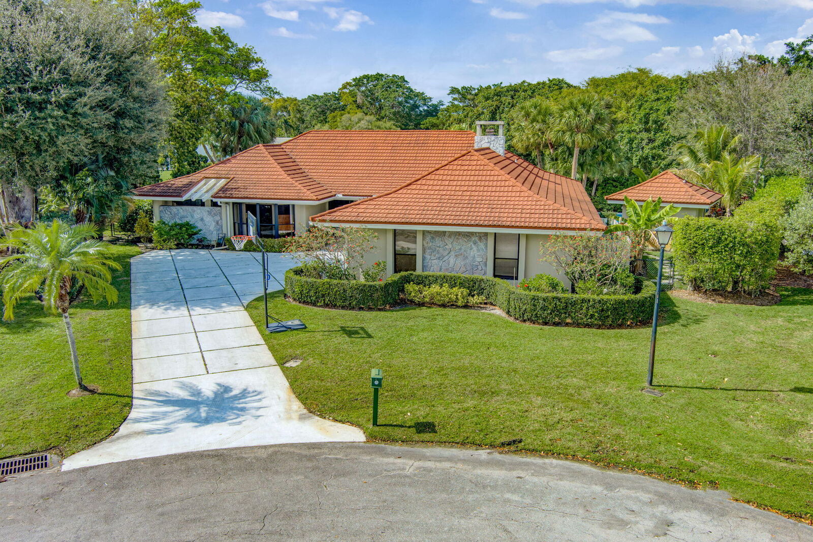 Property Photo: 6 Graemoor Terrace FL 33418