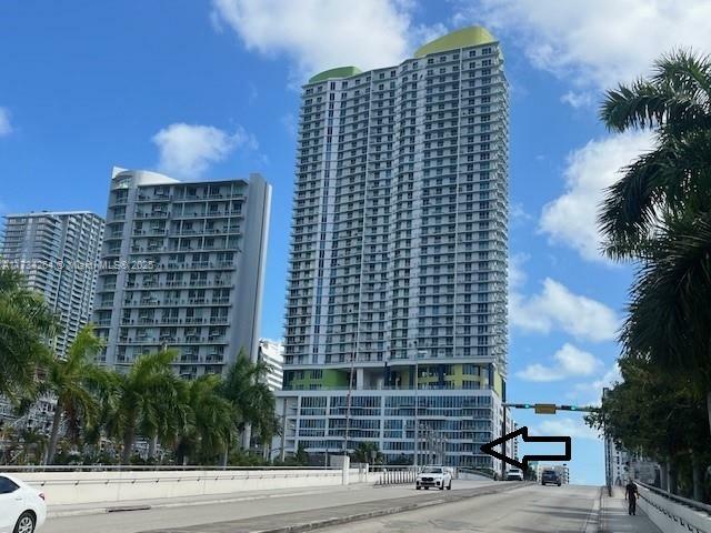 Property Photo: 185 SW 7 St 503 FL 33130