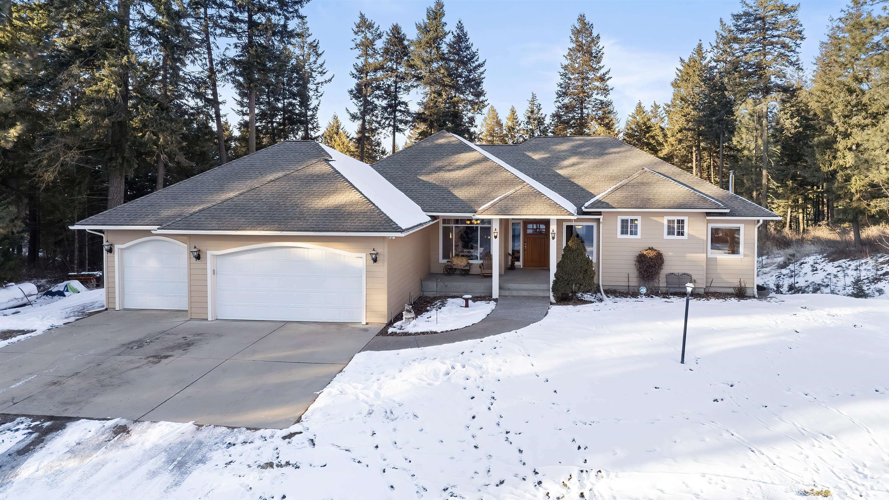 Property Photo:  20102 N Kamiakin Trail Ln  WA 99005 